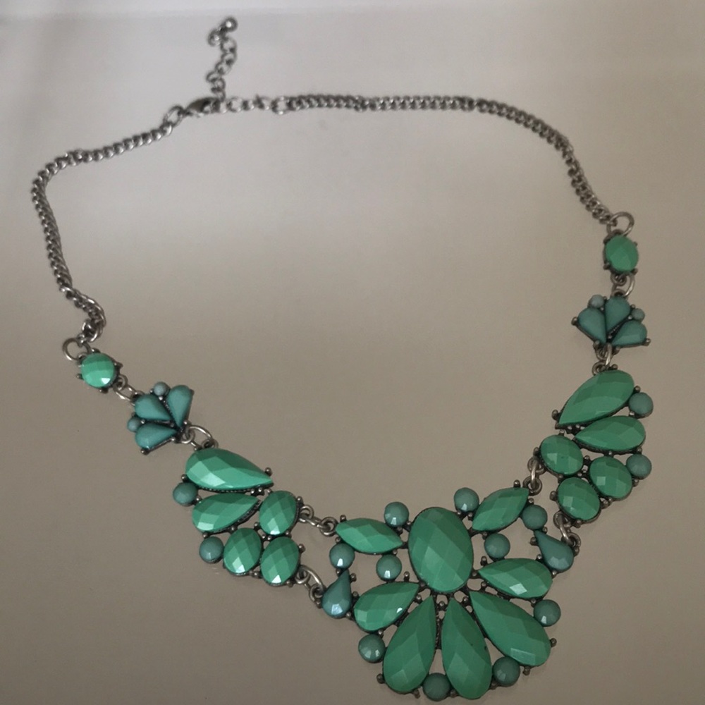 Green statement necklace